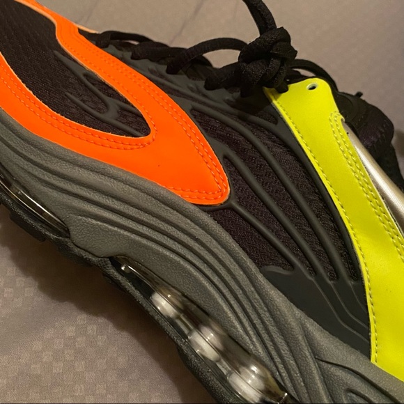 Size 9.5 - Nike Air Tuned Max Volt Total Orange 2022 Running shoes NO BOX - Picture 6 of 12